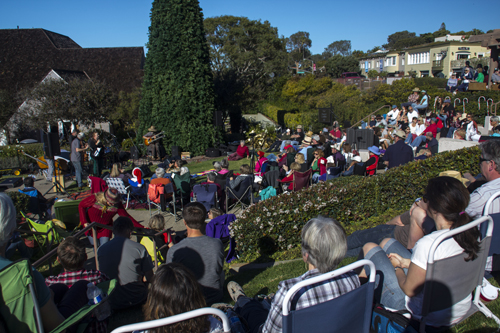 Del Mar on Christmas Eve — how it looked from the audience. photo by Bob Snell